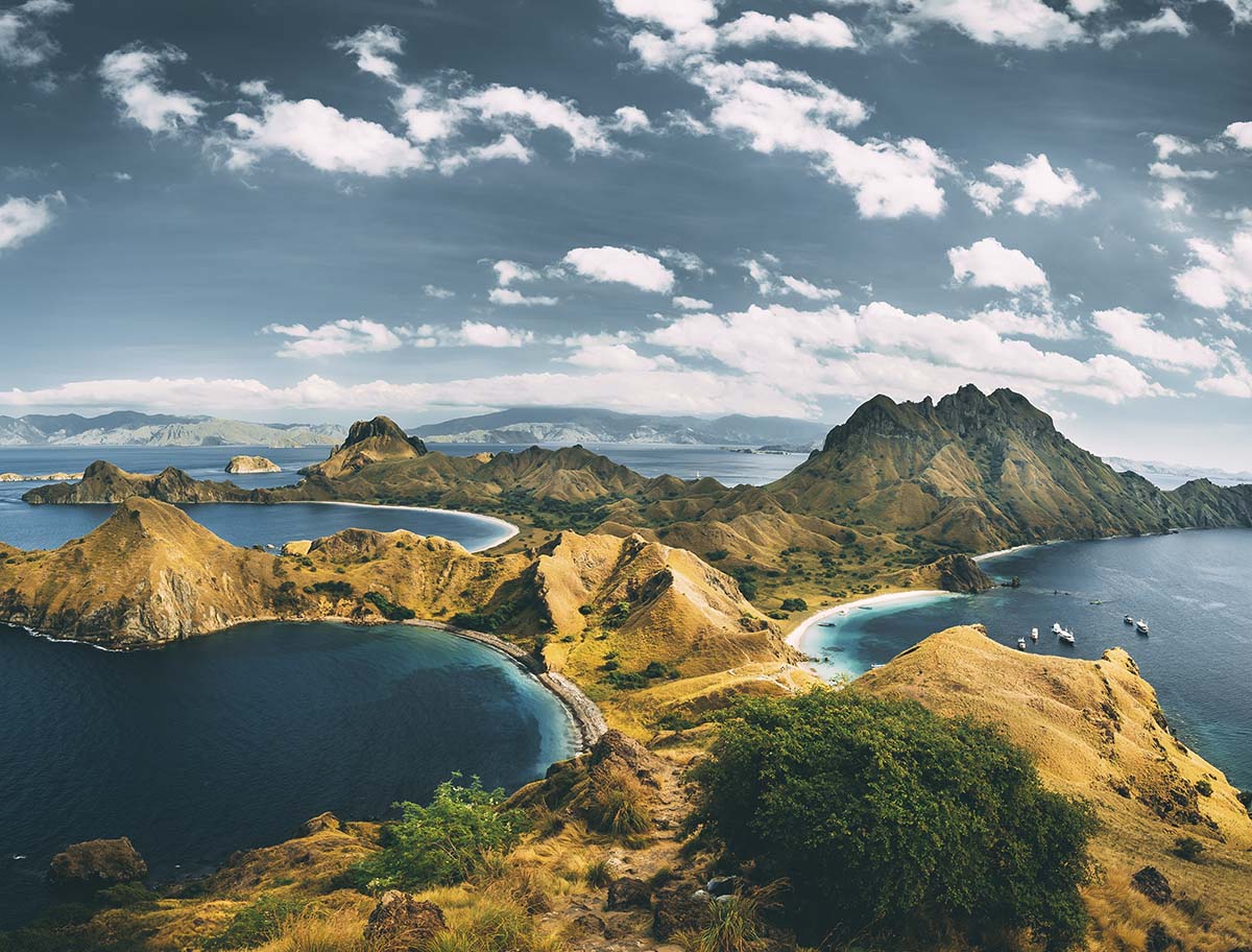 A landscape of a body of water and mountains